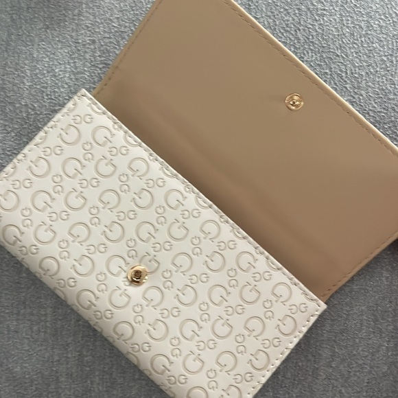 Guess Wallet - Picture 4 of 6
